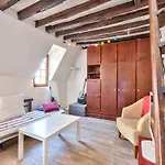 Studio Under The Roof → Paris 4 ←