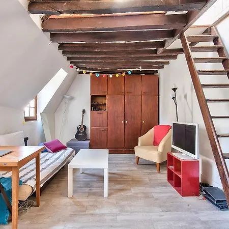 Studio Under The Roof → 4 ← Appartamento Parigi