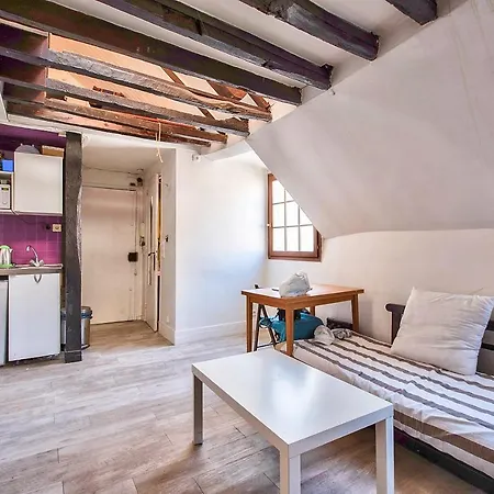 Studio Under The Roof → 4 ← Appartamento