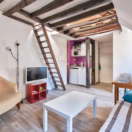Studio Under The Roof → 4 ← Appartamento *